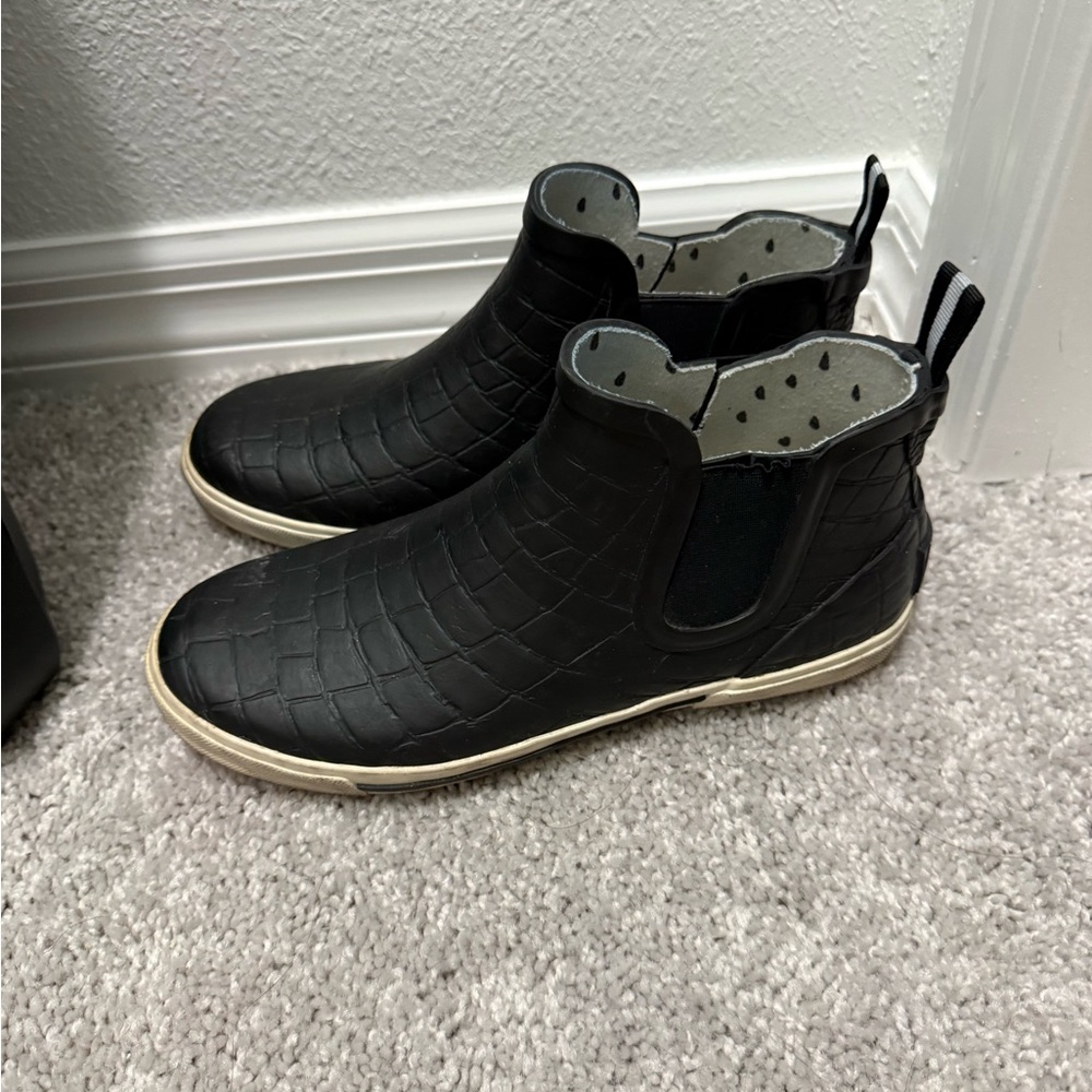 Hush Puppies Black Textured Ankle Boots